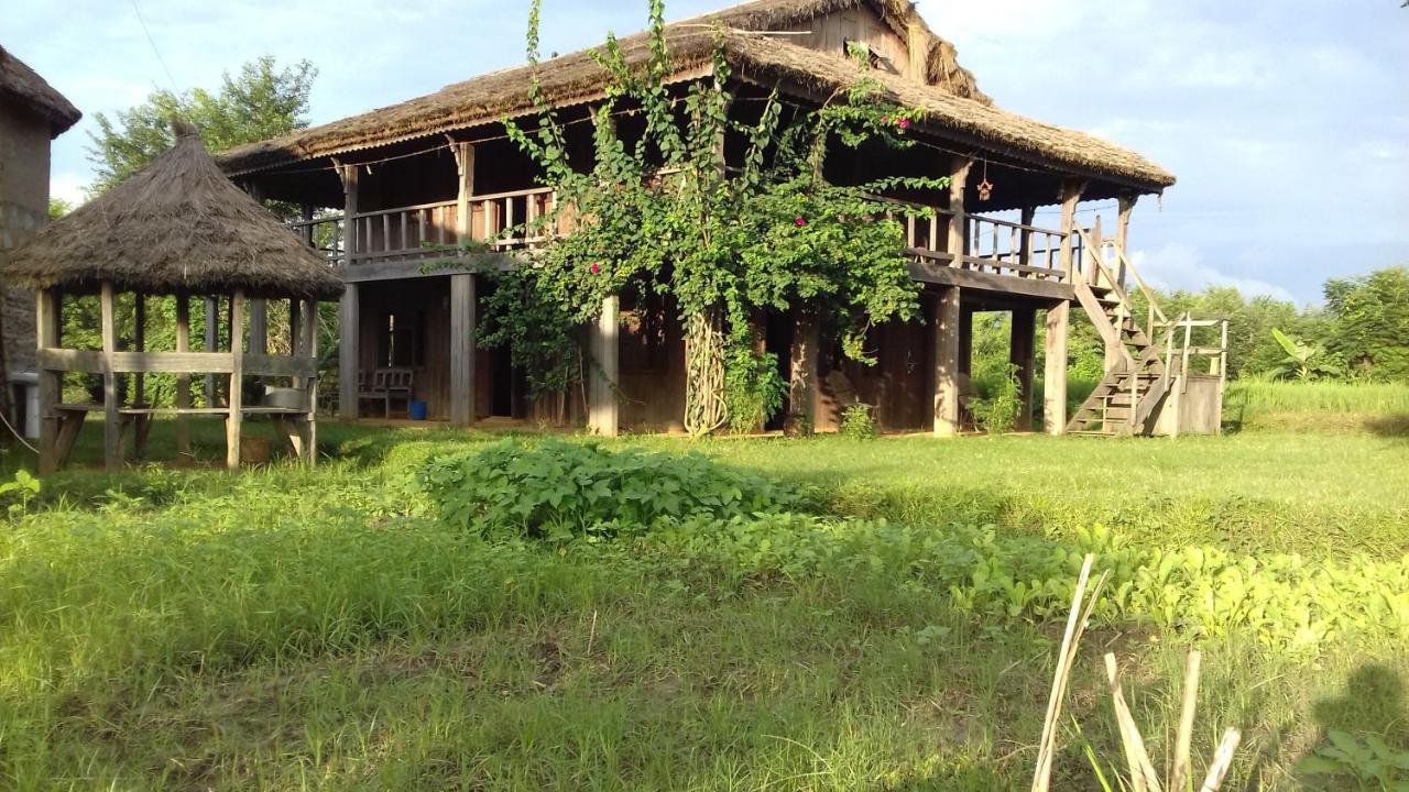 Shanta Ghar A Rustic Guesthouse 치트완 외부 사진