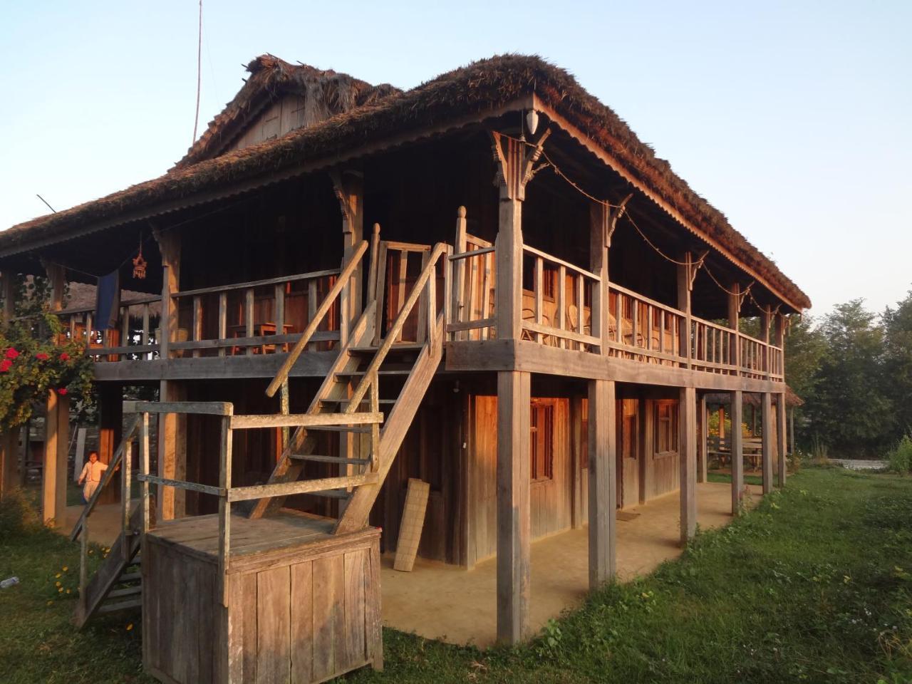 Shanta Ghar A Rustic Guesthouse 치트완 외부 사진