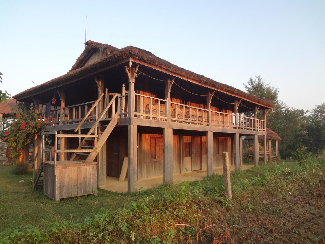 Shanta Ghar A Rustic Guesthouse 치트완 외부 사진