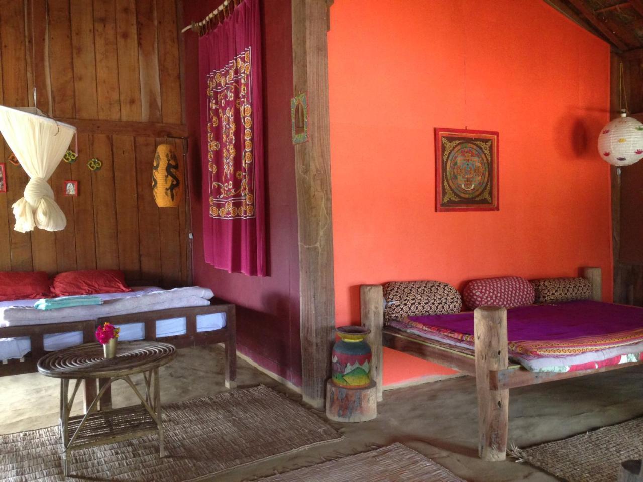 Shanta Ghar A Rustic Guesthouse 치트완 외부 사진